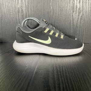 Nike LUNARCONVERGE Women’s size 7